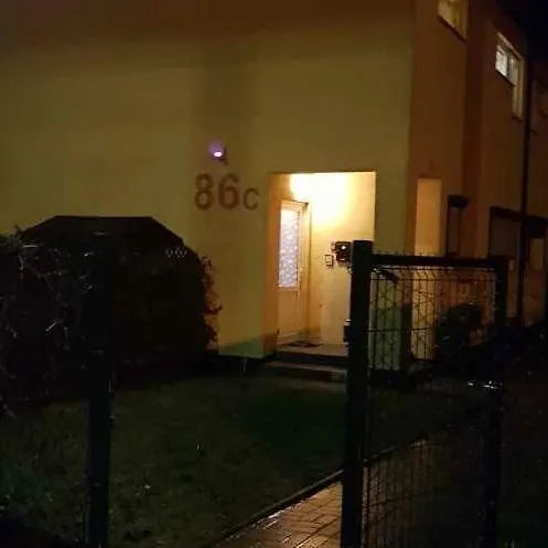 アパート Apartament Komorniki コモルニキ